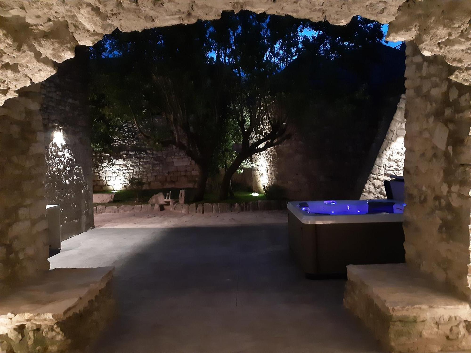 La Closerie D'Escalin Gite 12 Personnes Et Jacuzzi Ла-Гард-Адэмар Экстерьер фото